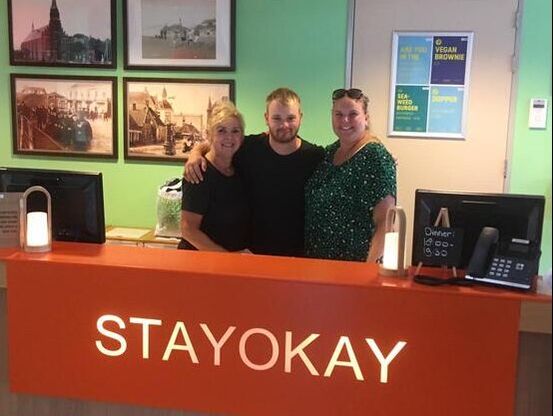 Remco met 2 collega's bij Stayokay in Egmond